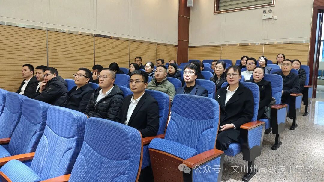 以身边案警示身边人，用“活教材”绷紧纪律弦——学校组织庭审旁听警示教育活动