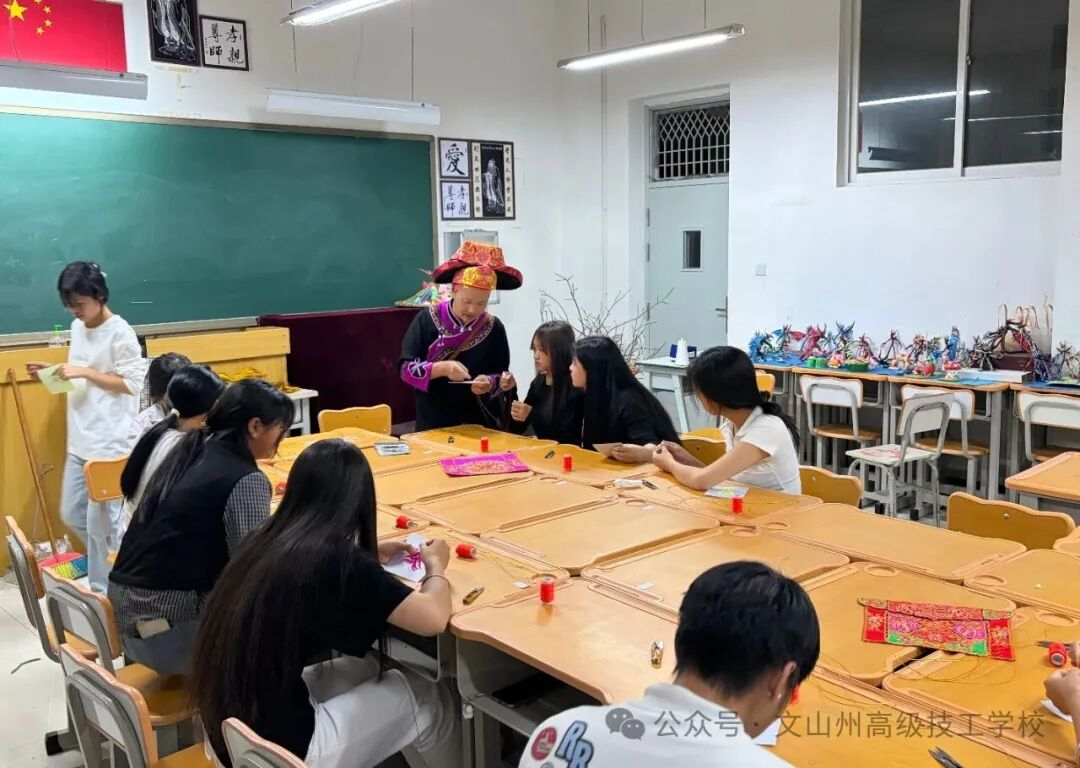 我们的晚自习，因为这群“银龄技师”彻底变了样……